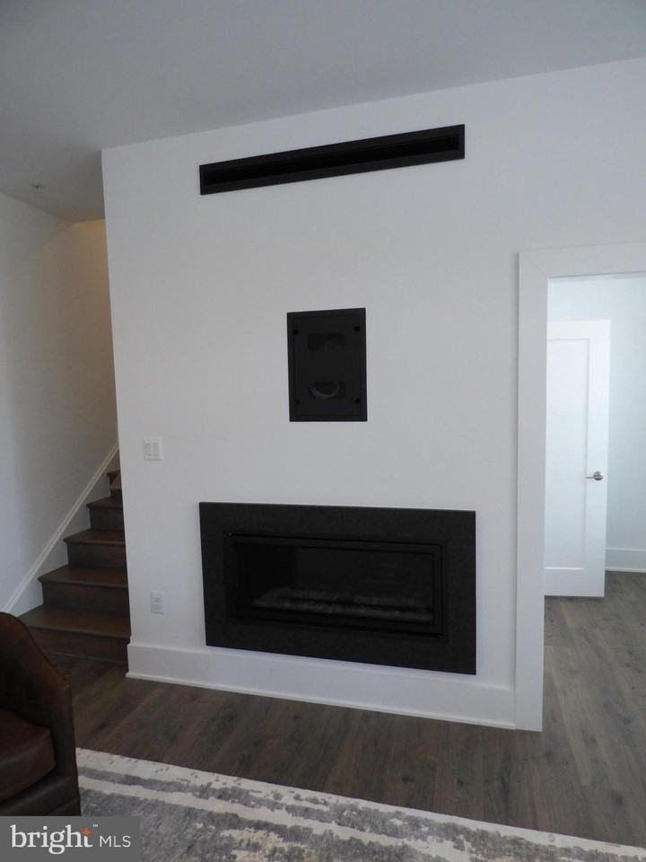 11360 Emerald Park Rd - Photo 2 of 33