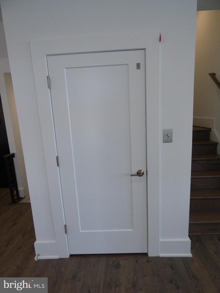 11360 Emerald Park Rd - Photo 6 of 33