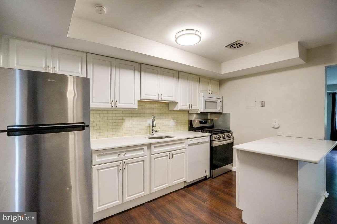 5414 85th Ave #101 - Photo 3 of 24