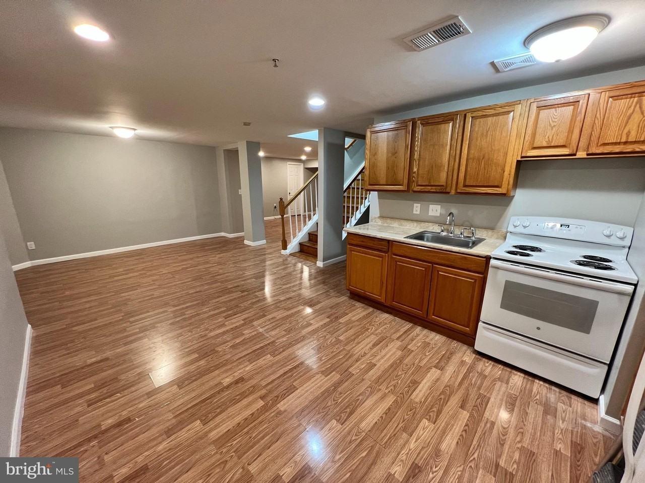 9615 Huxley Dr - Photo 3 of 7