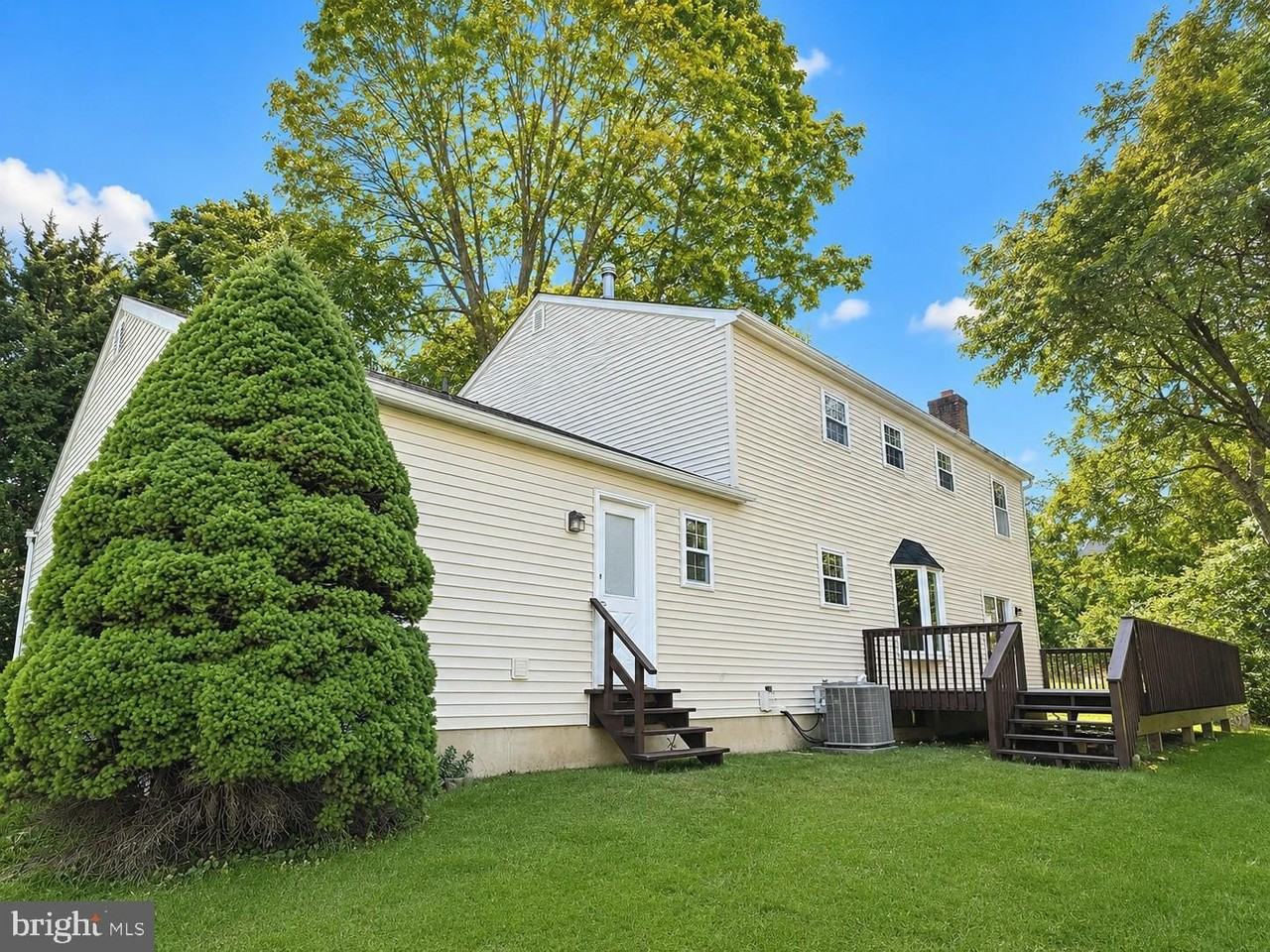 902 Kirby Dr - Photo 2 of 21