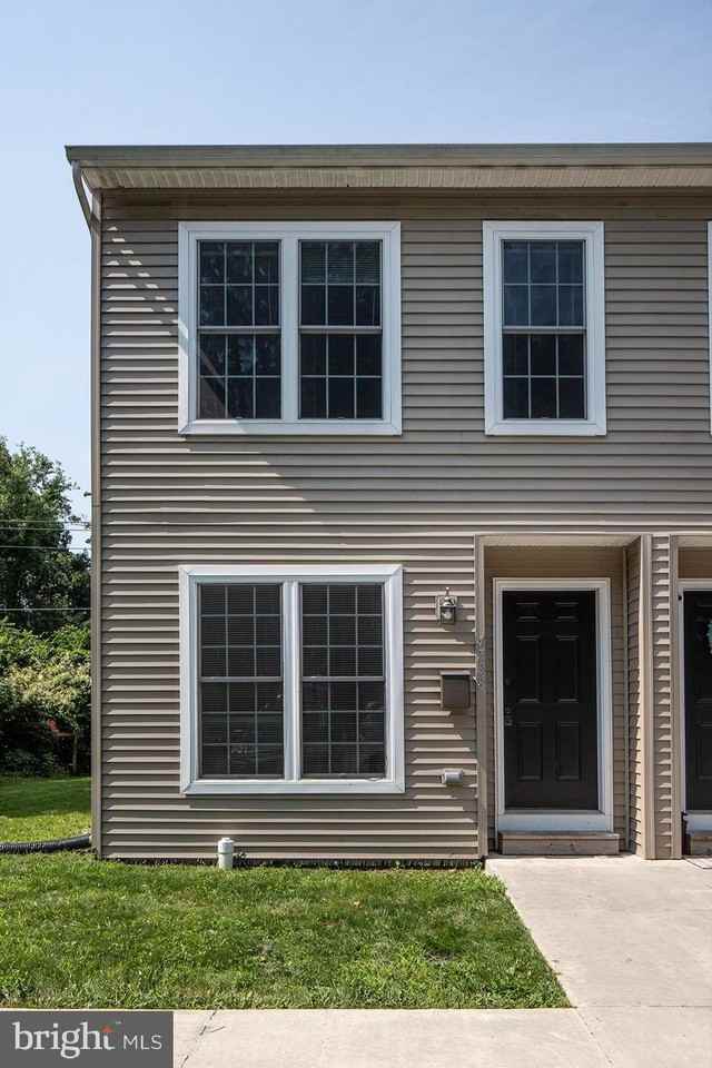 4738 Tuscarora St - Photo 4 of 46