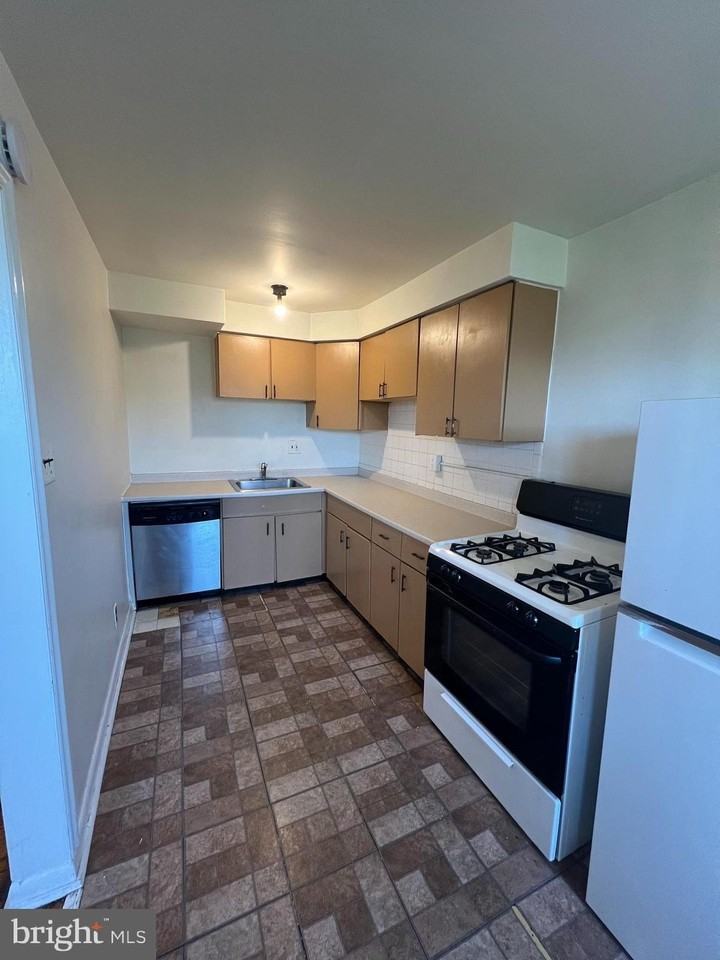 4004 Gideon Rd - Photo 6 of 18