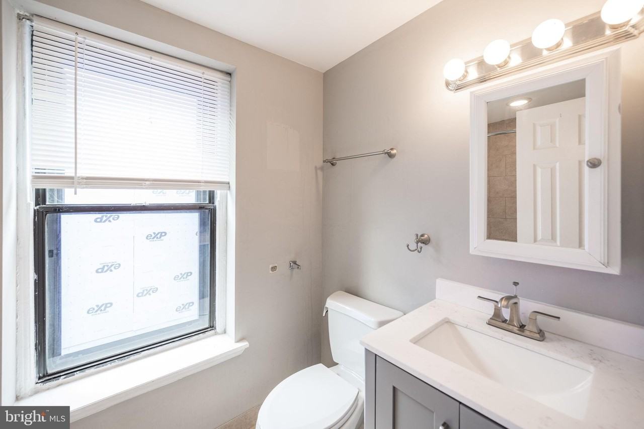 1909 Green St #3N - Photo 5 of 15