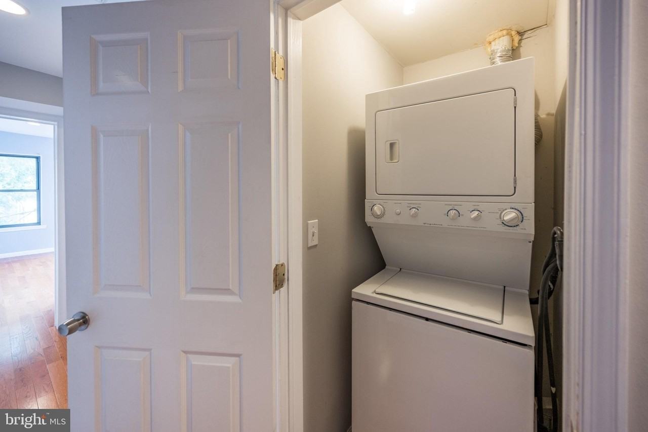 1909 Green St #3N - Photo 6 of 15