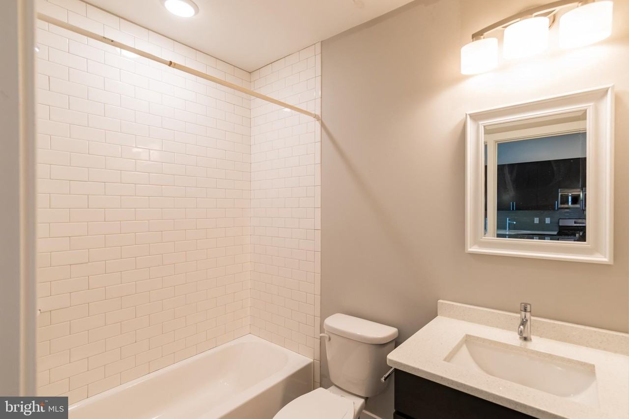 1607 Catharine St #3D - Photo 7 of 18