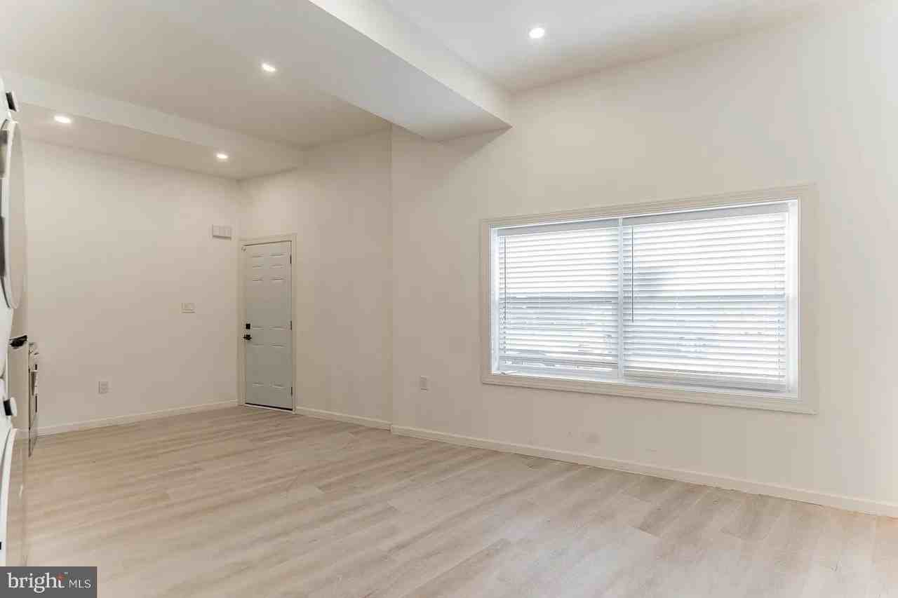 2401 S Alder St #1 - Photo 2 of 10