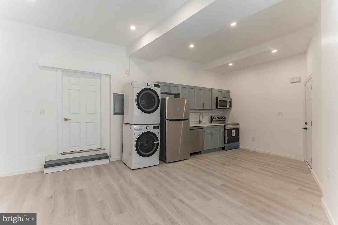 2401 S Alder St #1 - Photo 3 of 10