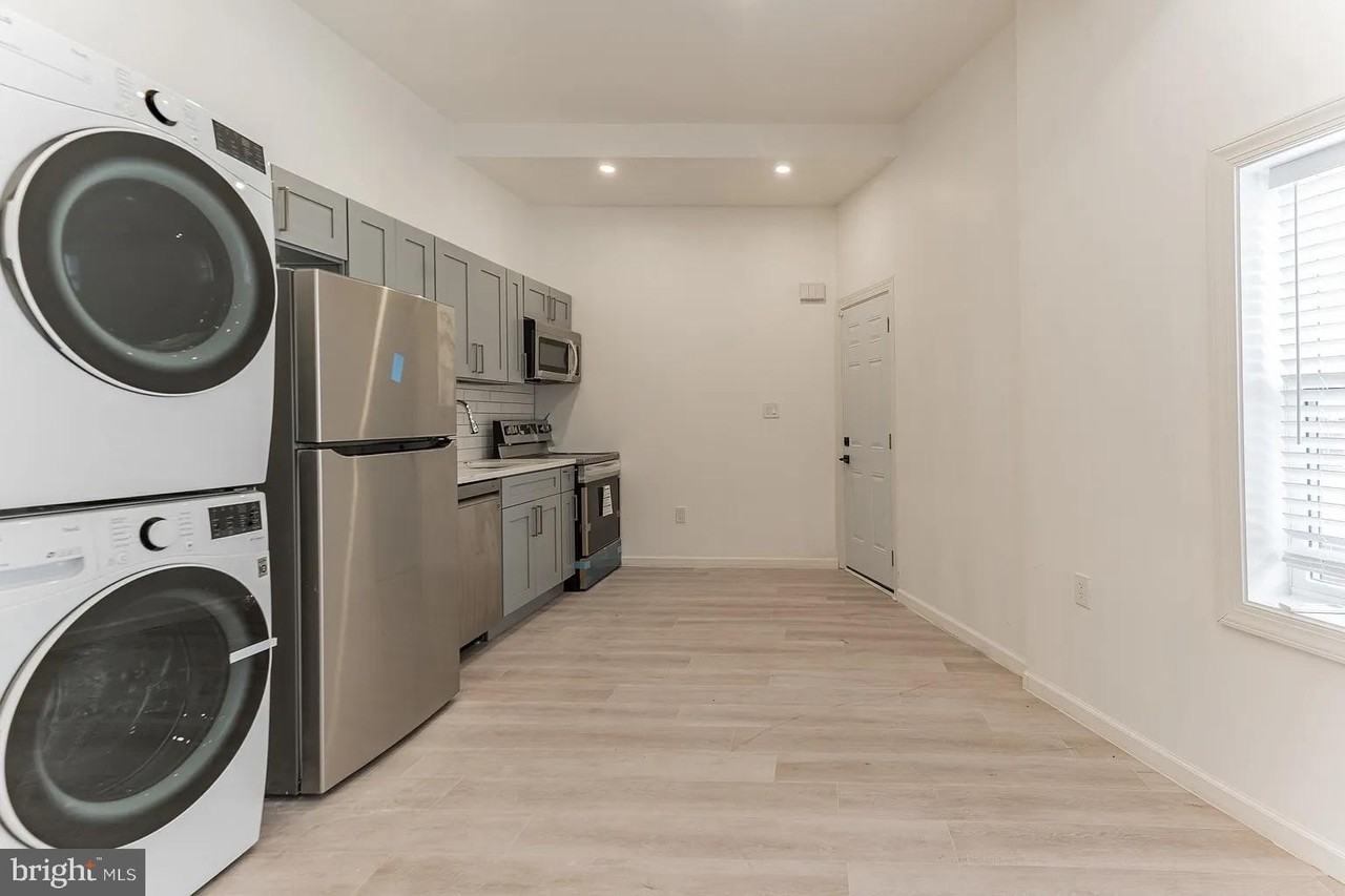 2401 S Alder St #1 - Photo 4 of 10