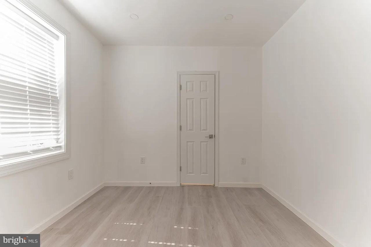 2401 S Alder St #1 - Photo 7 of 10
