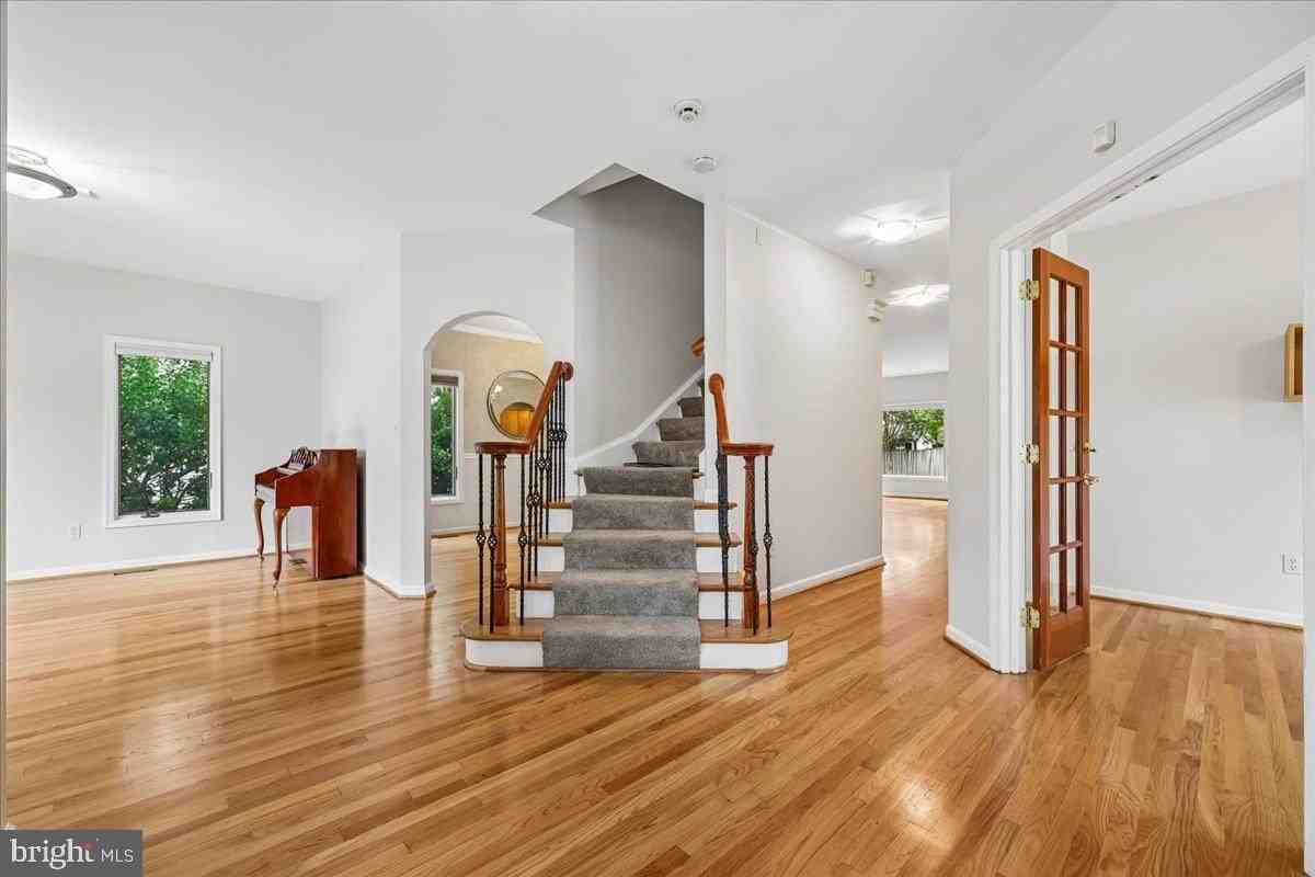 904 Lincoln Ave - Photo 3 of 35