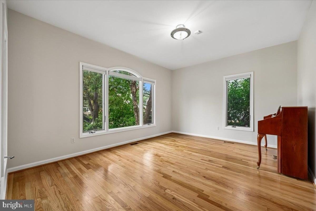 904 Lincoln Ave - Photo 4 of 35