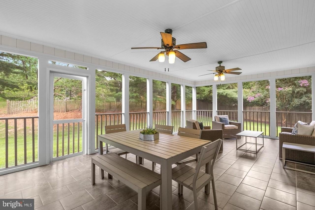 9428 Meadow Shire Ln - Photo 4 of 24