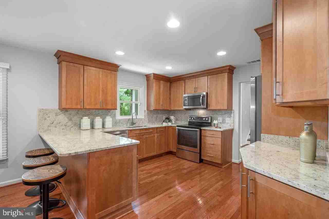 9428 Meadow Shire Ln - Photo 5 of 24