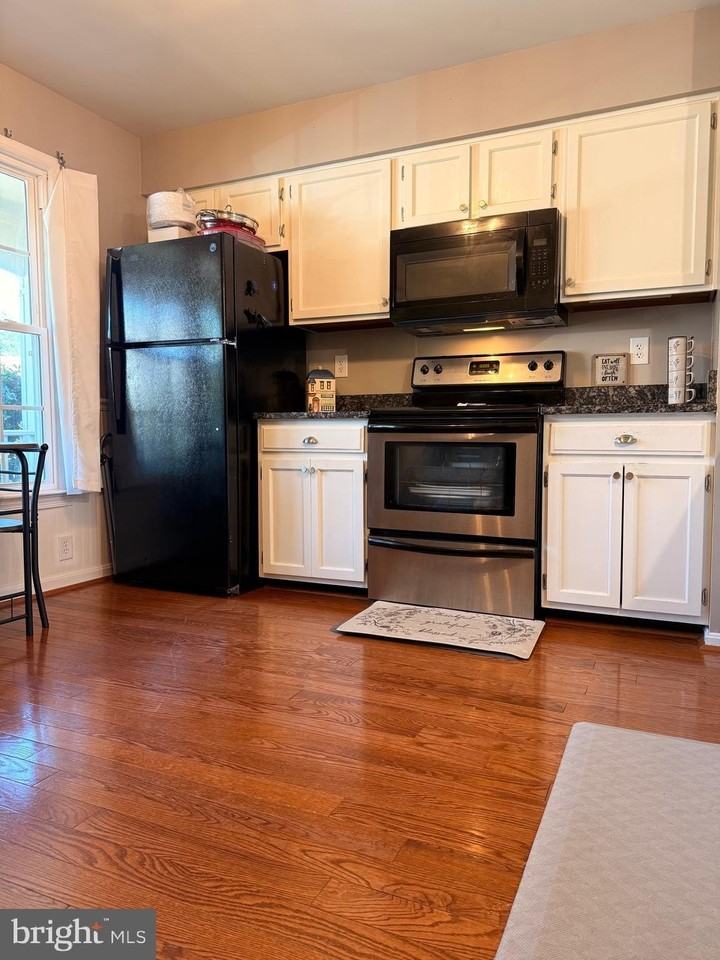 14487 Whisperwood Ct - Photo 4 of 29