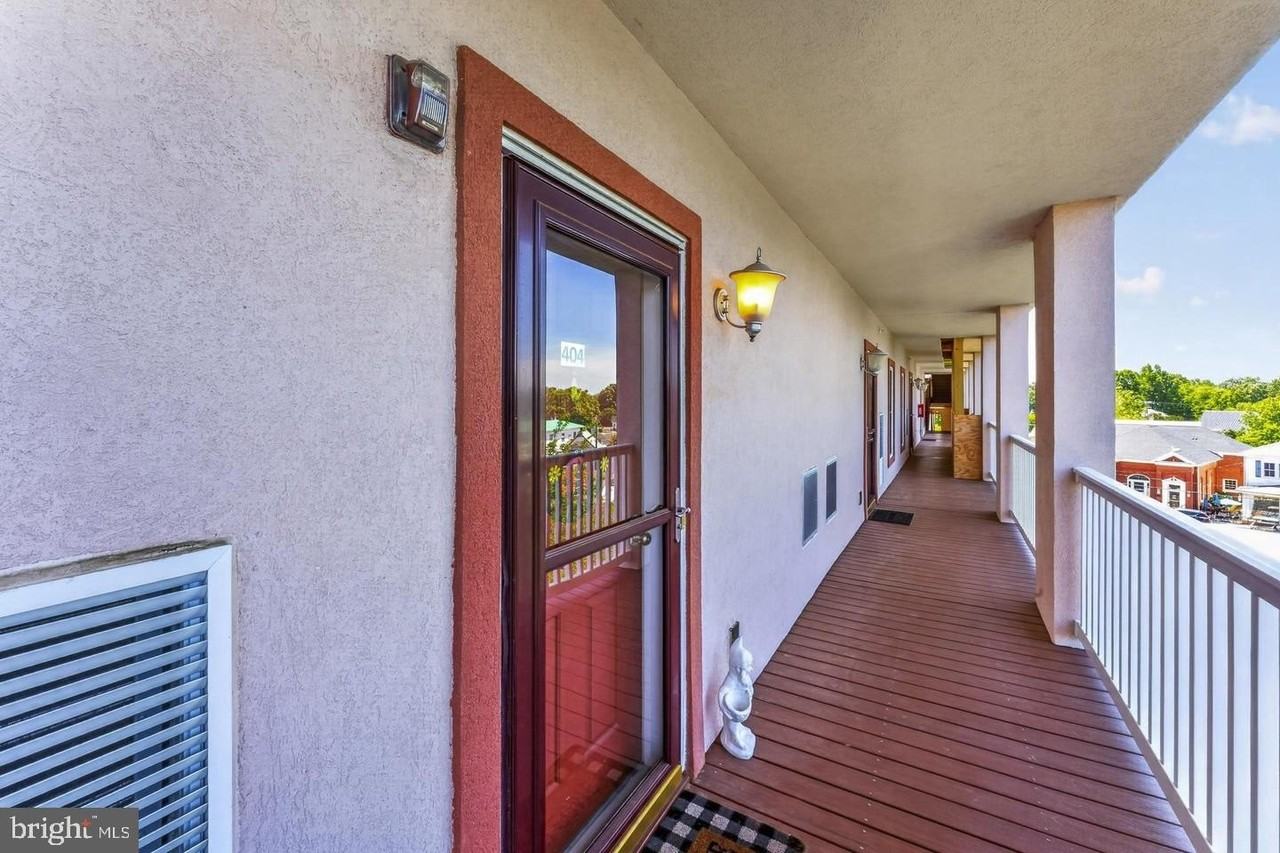 103 Irving Ave N #404 - Photo 4 of 37