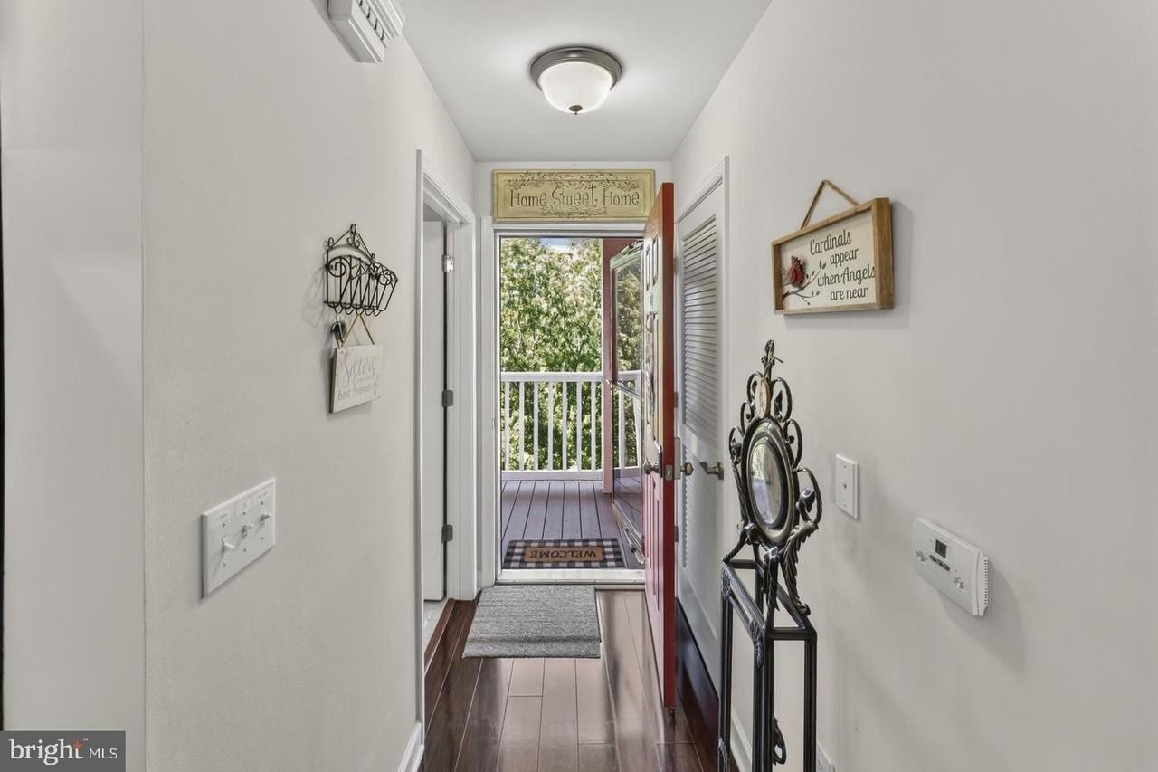 103 Irving Ave N #404 - Photo 7 of 37