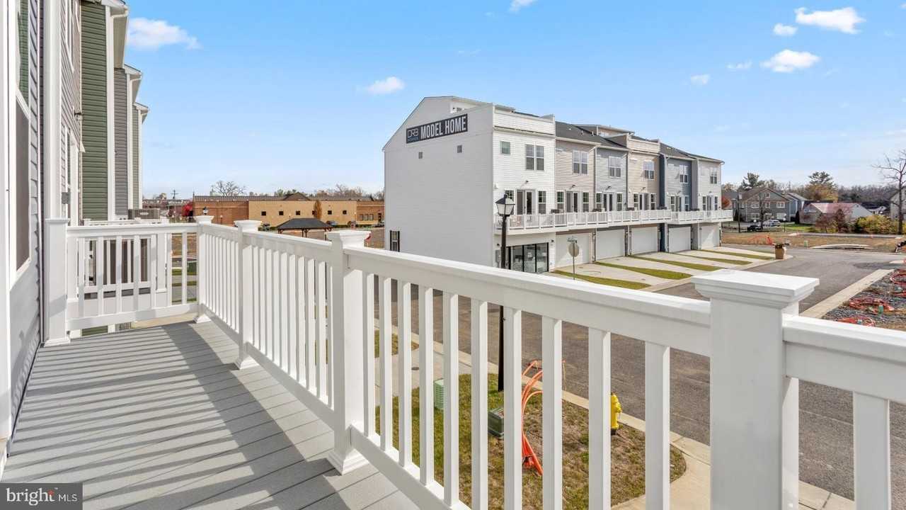 610 Hemsworth Ln - Photo 2 of 20