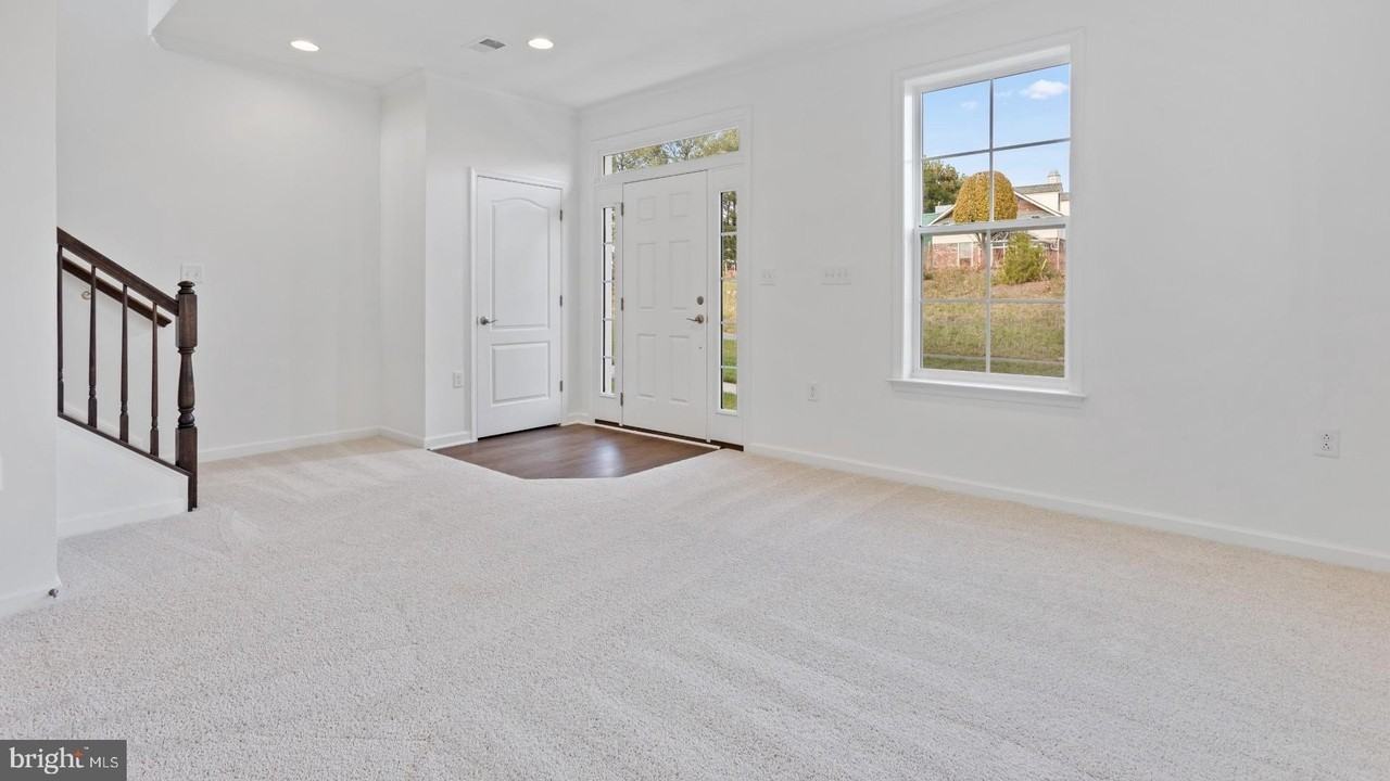 610 Hemsworth Ln - Photo 4 of 20