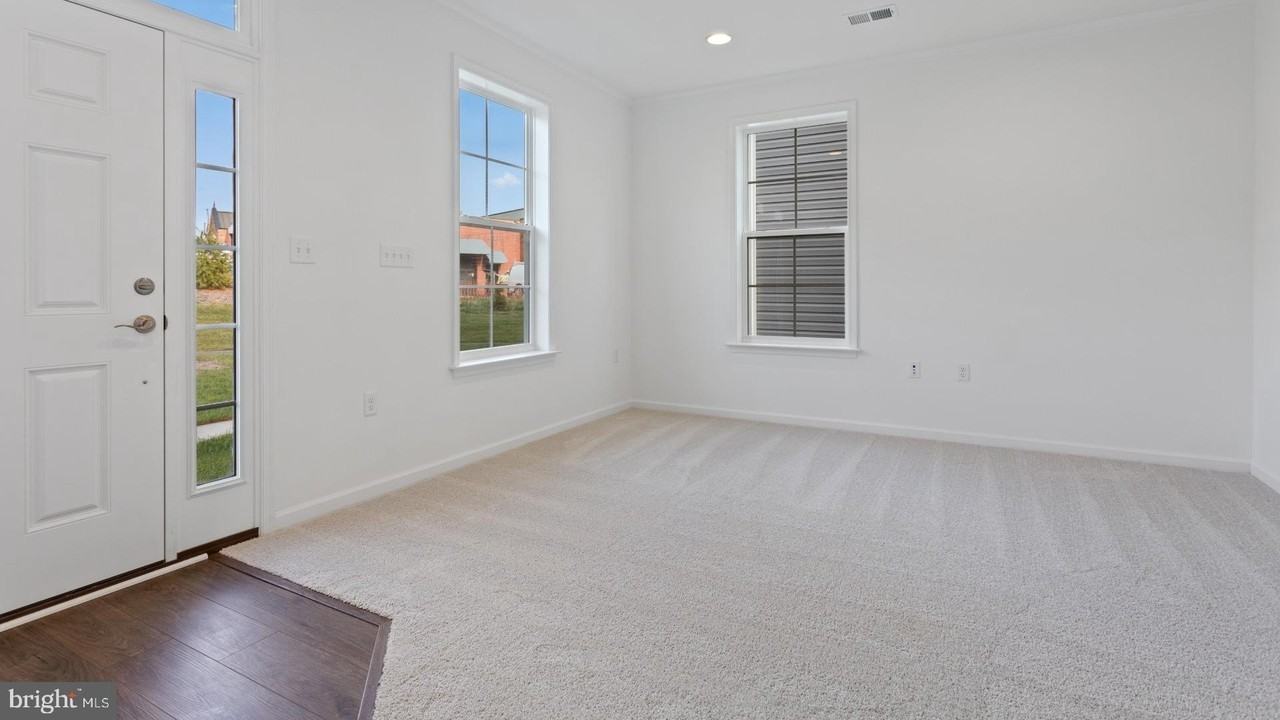 610 Hemsworth Ln - Photo 5 of 20