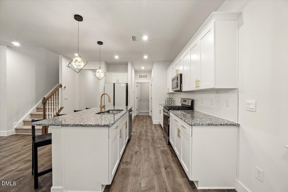 413 Haywood Glen Dr - Photo 3 of 50
