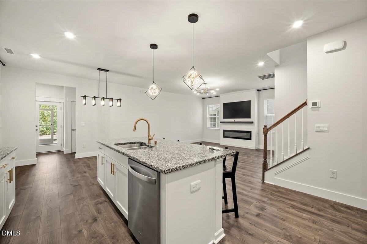 413 Haywood Glen Dr - Photo 6 of 50