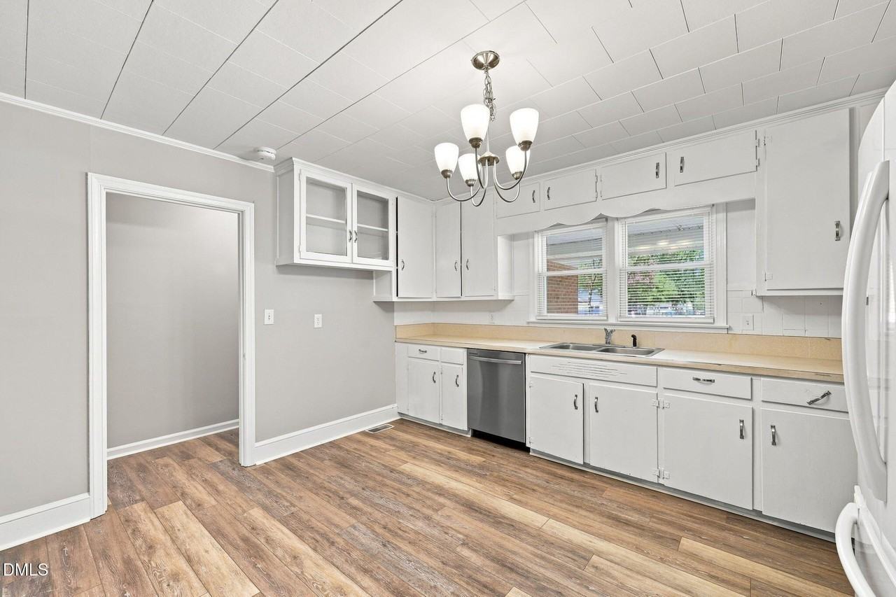 1305 Erwin Rd - Photo 7 of 50