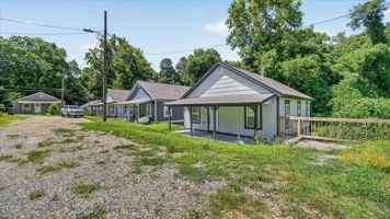 featured image of 415 Spring Ct