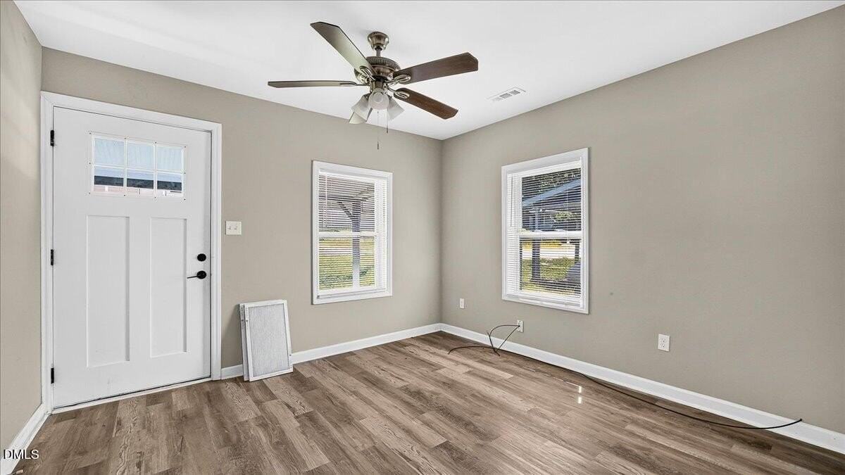 415 Spring Ct - Photo 2 of 37