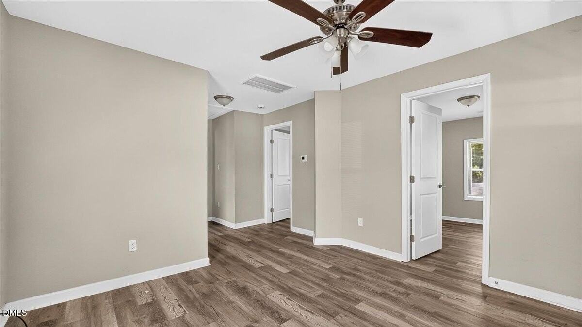 415 Spring Ct - Photo 3 of 37