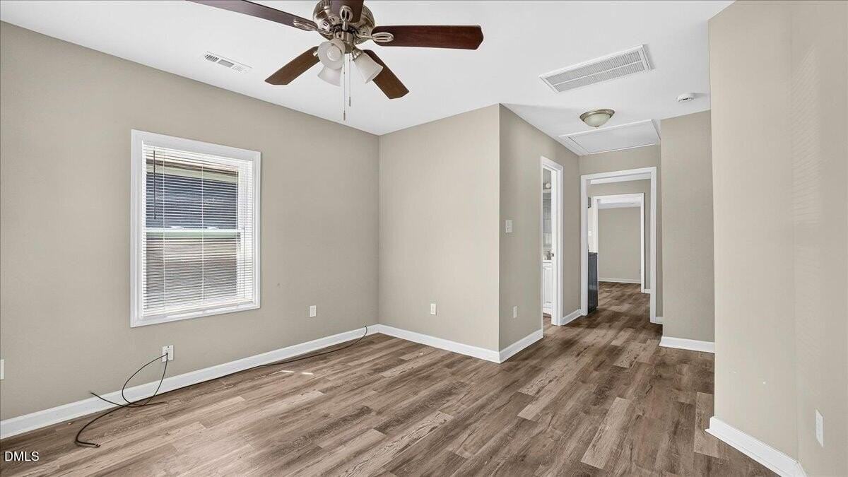 415 Spring Ct - Photo 4 of 37