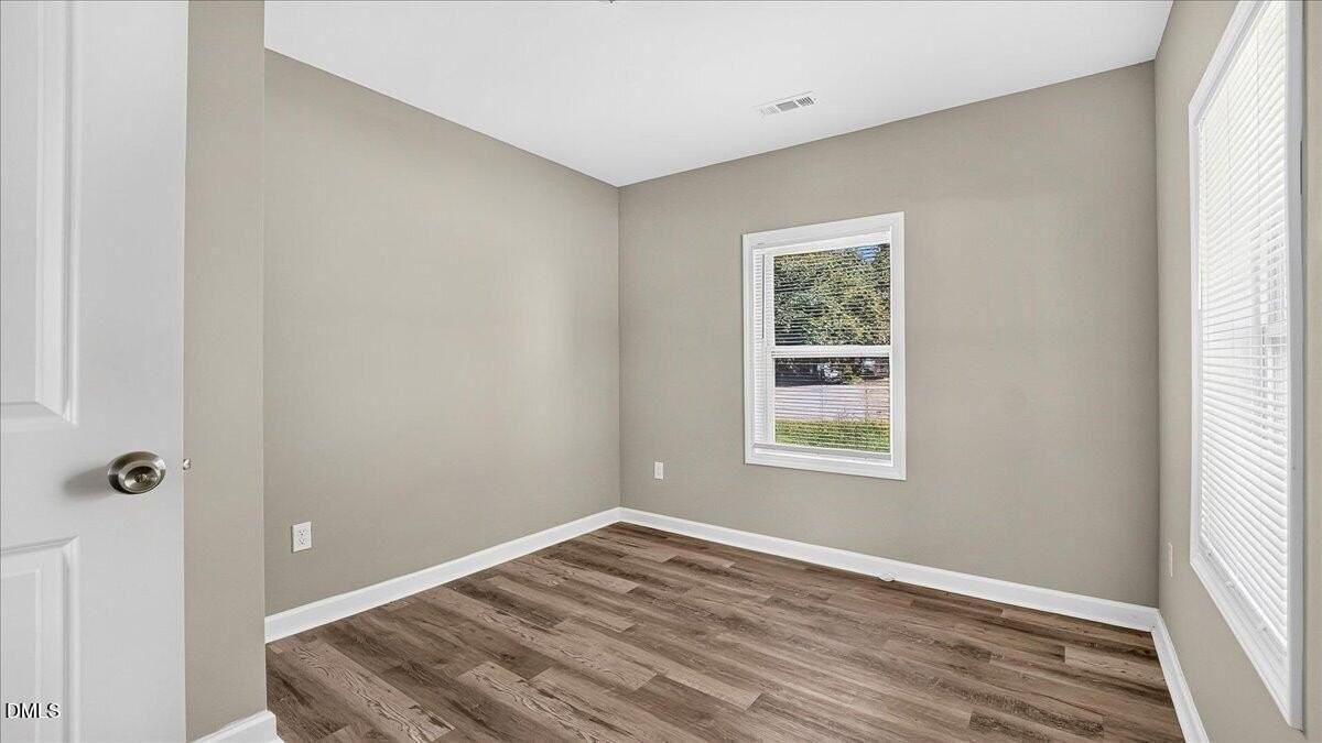 415 Spring Ct - Photo 5 of 37