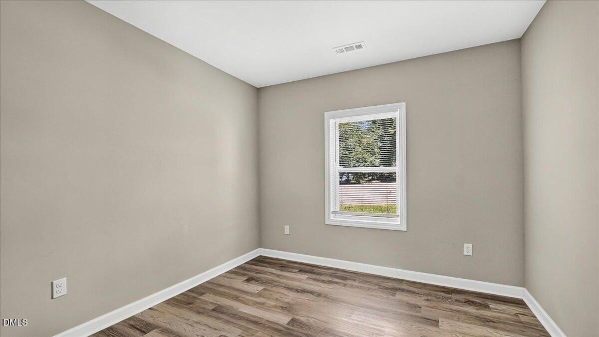 415 Spring Ct - Photo 7 of 37