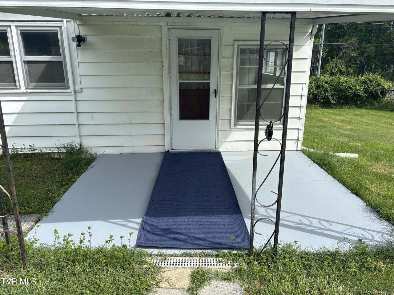 137 Kinley Dr - Photo 2 of 15
