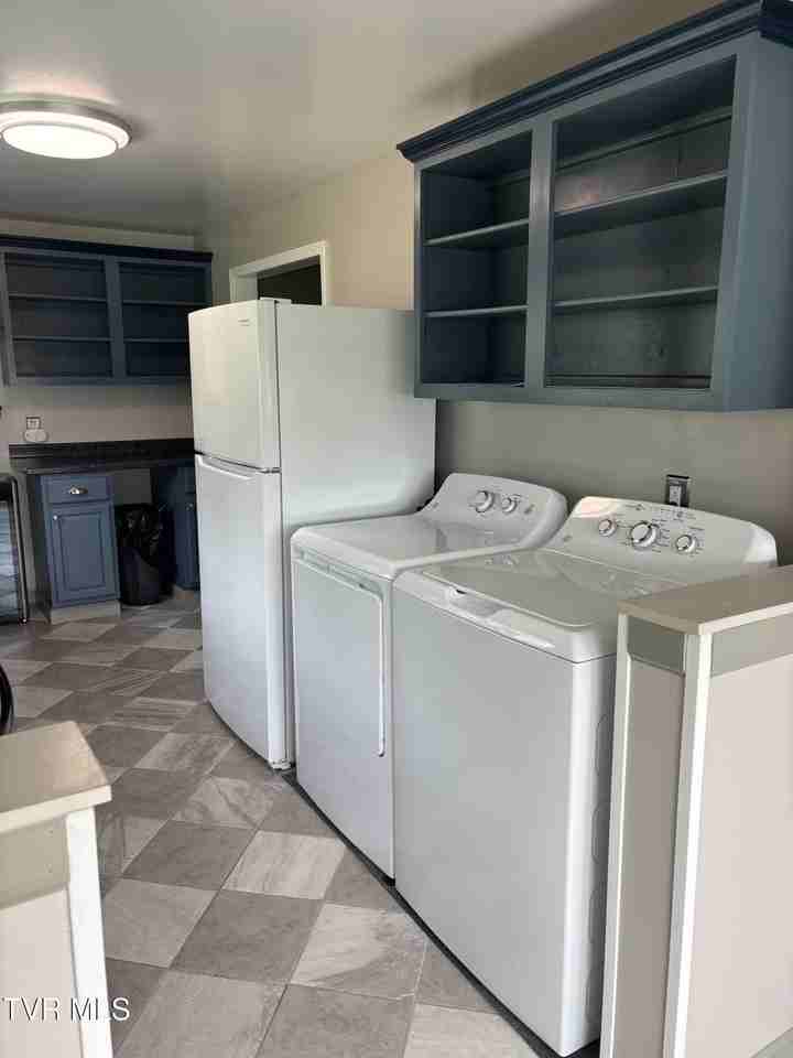 137 Kinley Dr - Photo 4 of 15