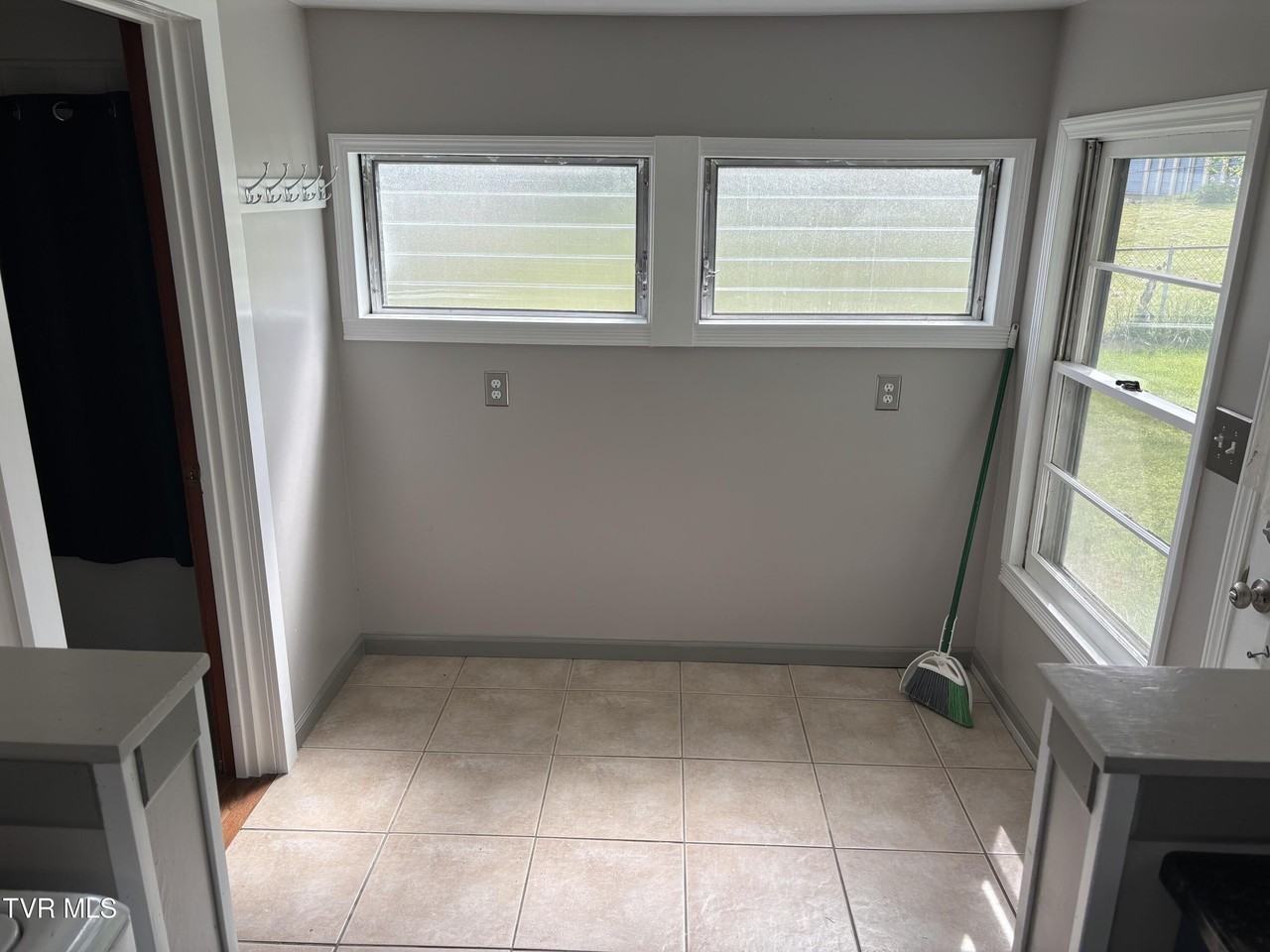 137 Kinley Dr - Photo 5 of 15