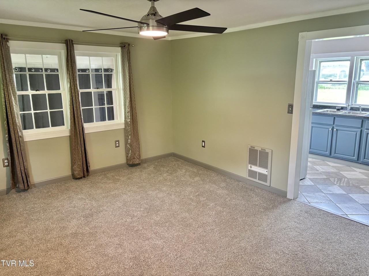 137 Kinley Dr - Photo 7 of 15