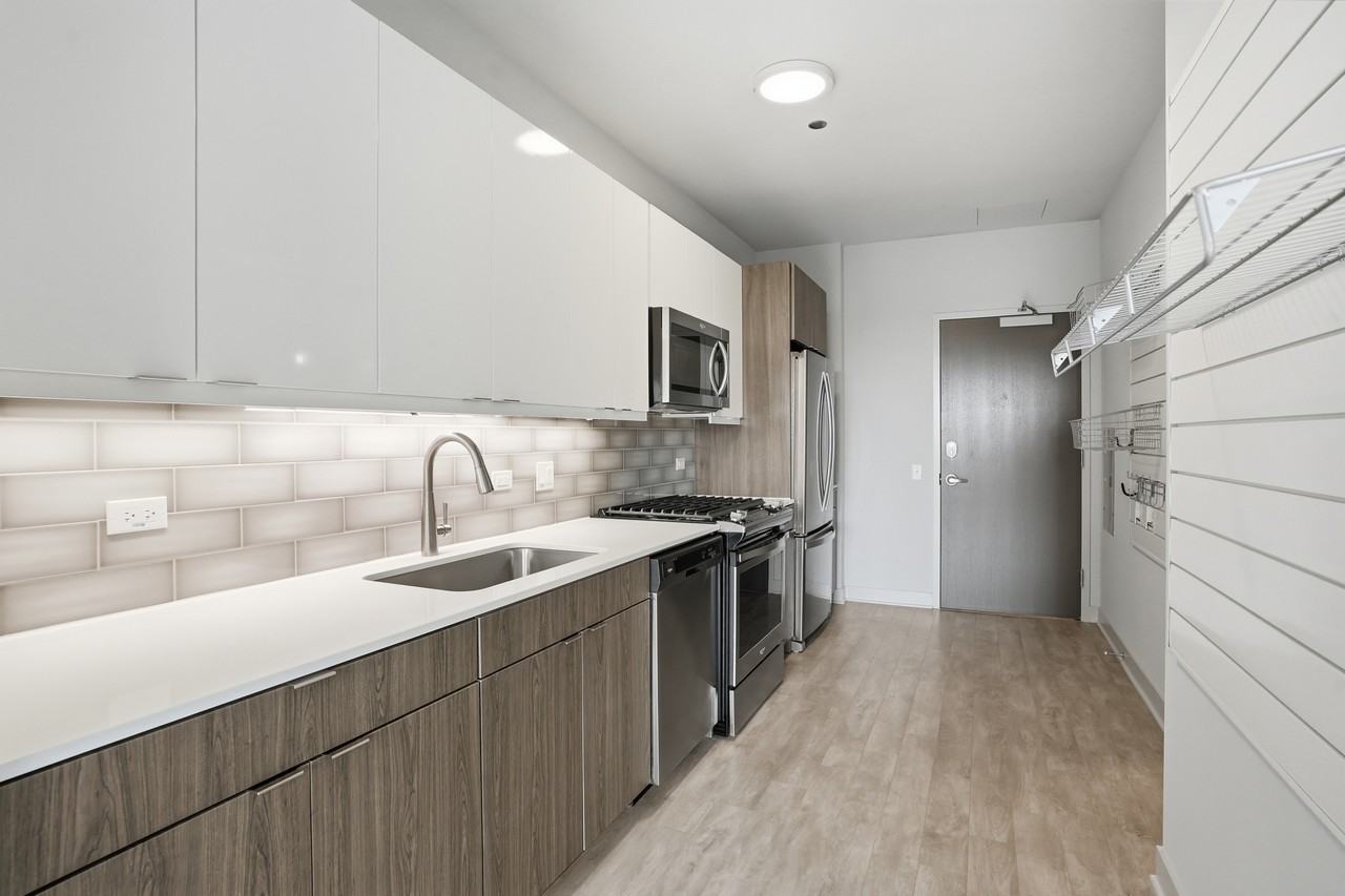 1025 W Addison St - Photo 4 of 50