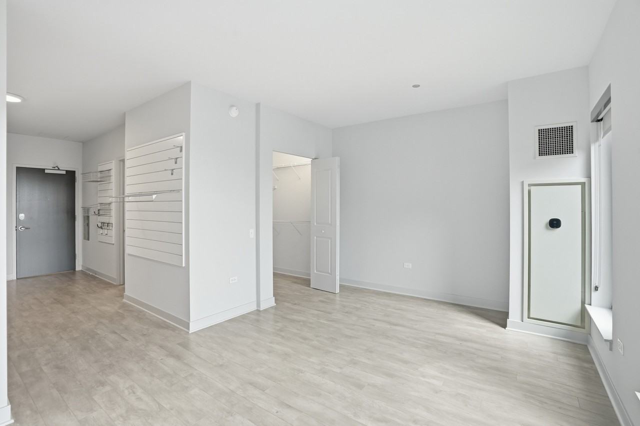 1025 W Addison St - Photo 5 of 50