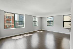 featured image of 77 W Huron St #2-2