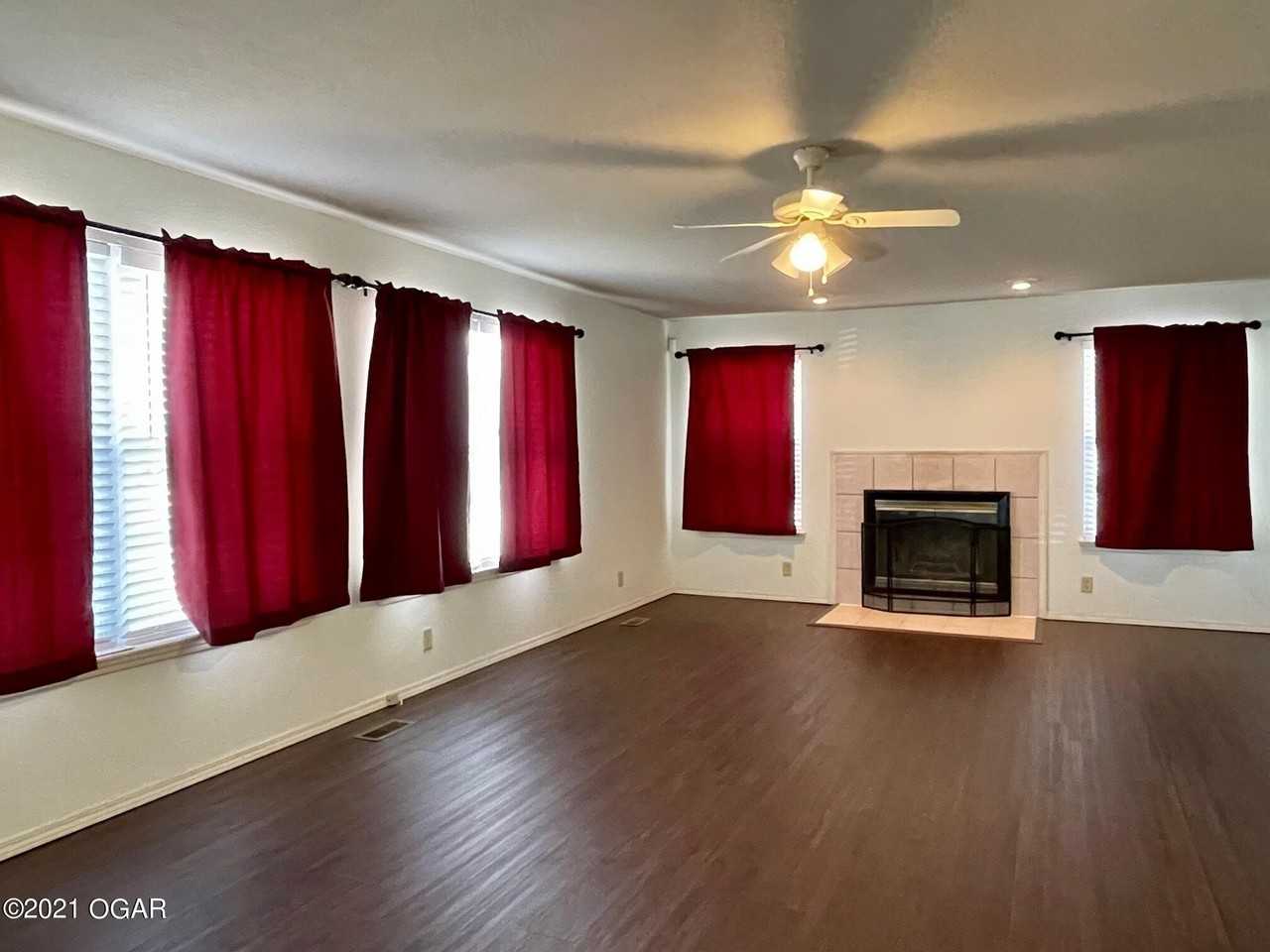 1201 Southgate - Photo 2 of 16