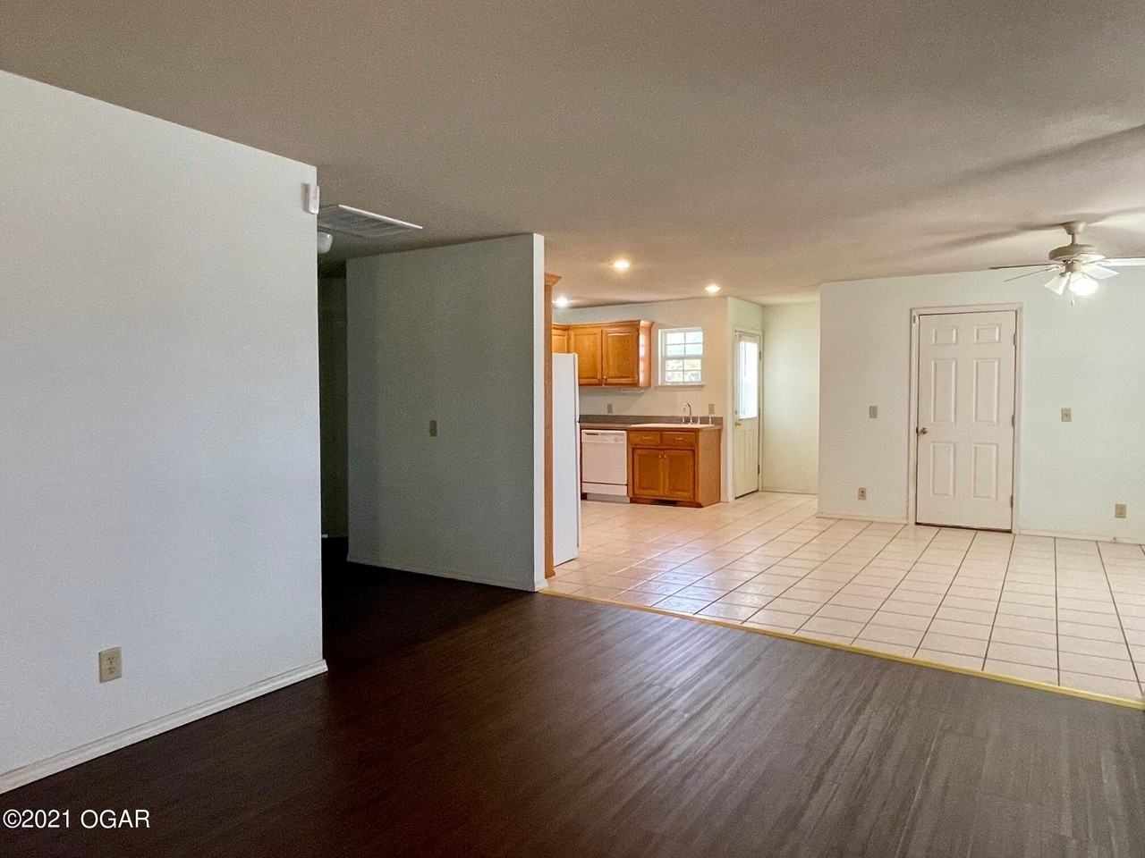 1201 Southgate - Photo 3 of 16