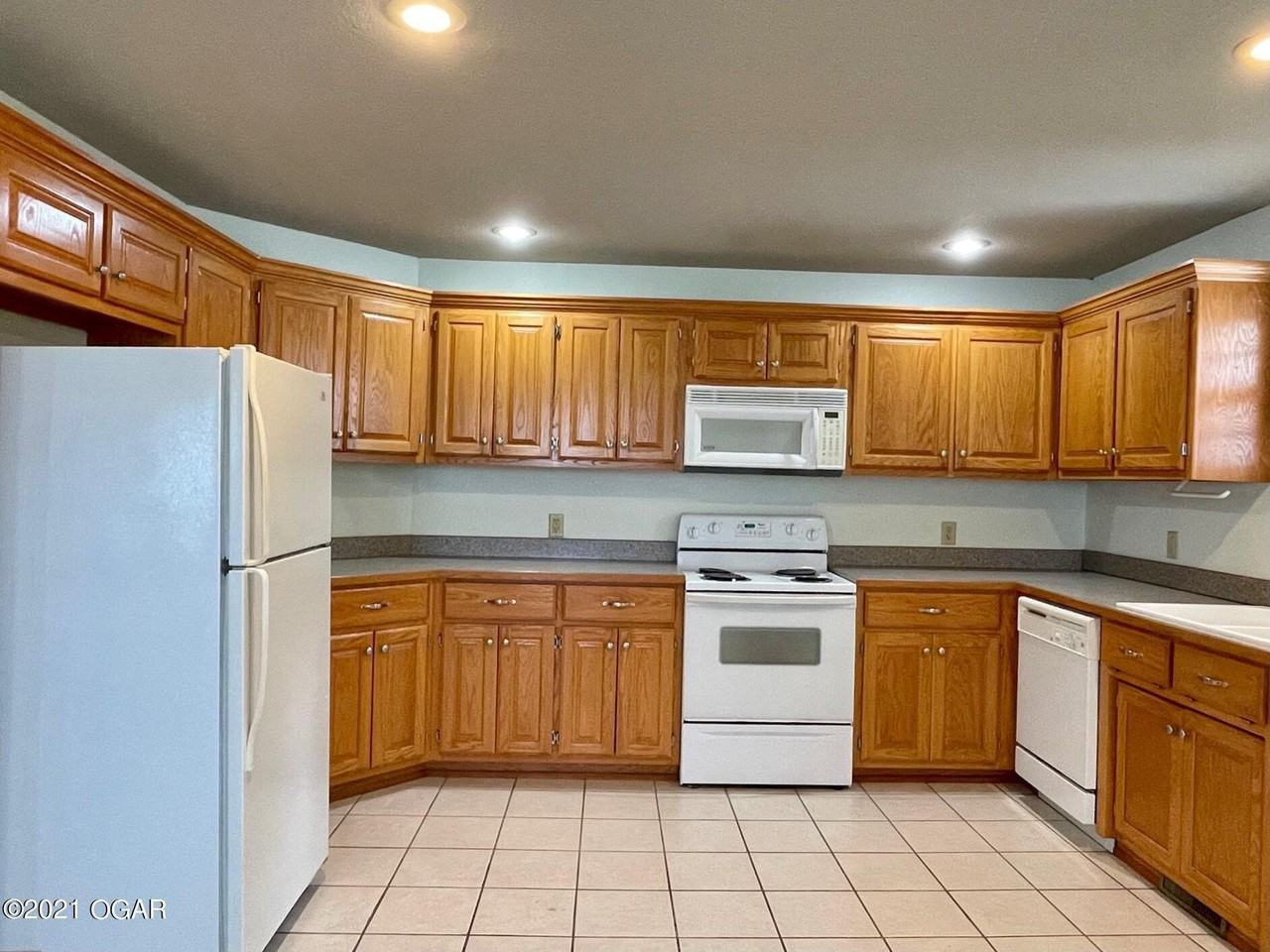 1201 Southgate - Photo 4 of 16