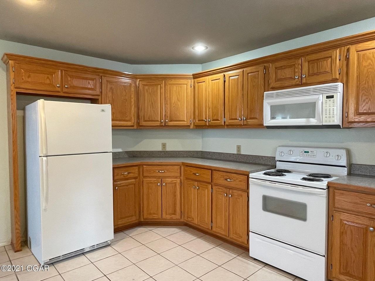1201 Southgate - Photo 6 of 16