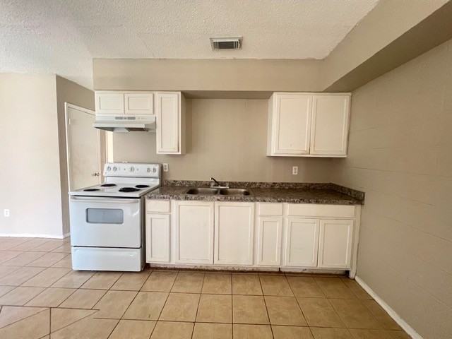 821 W 1st St #2 - Photo 2 of 8