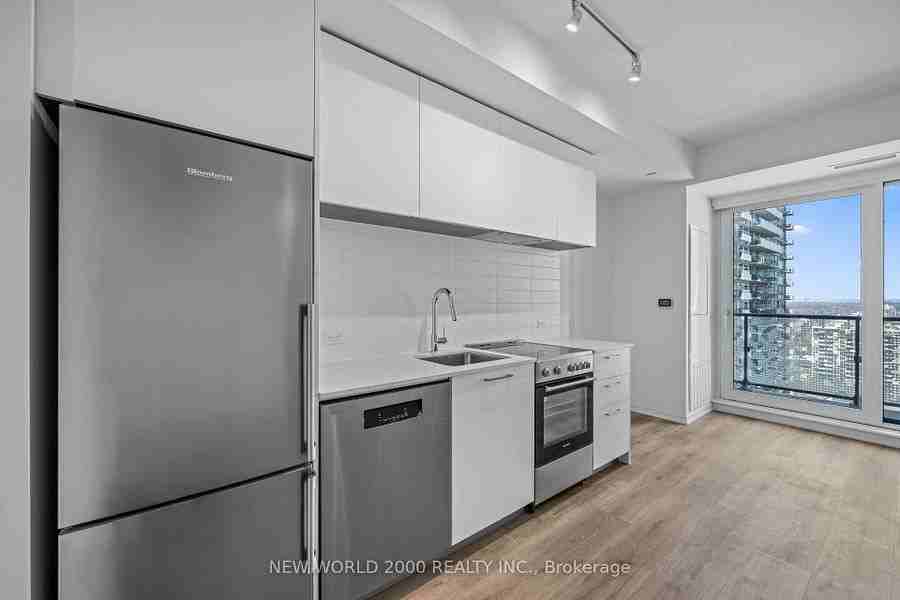 101 Roehampton Ave - Photo 2 of 19