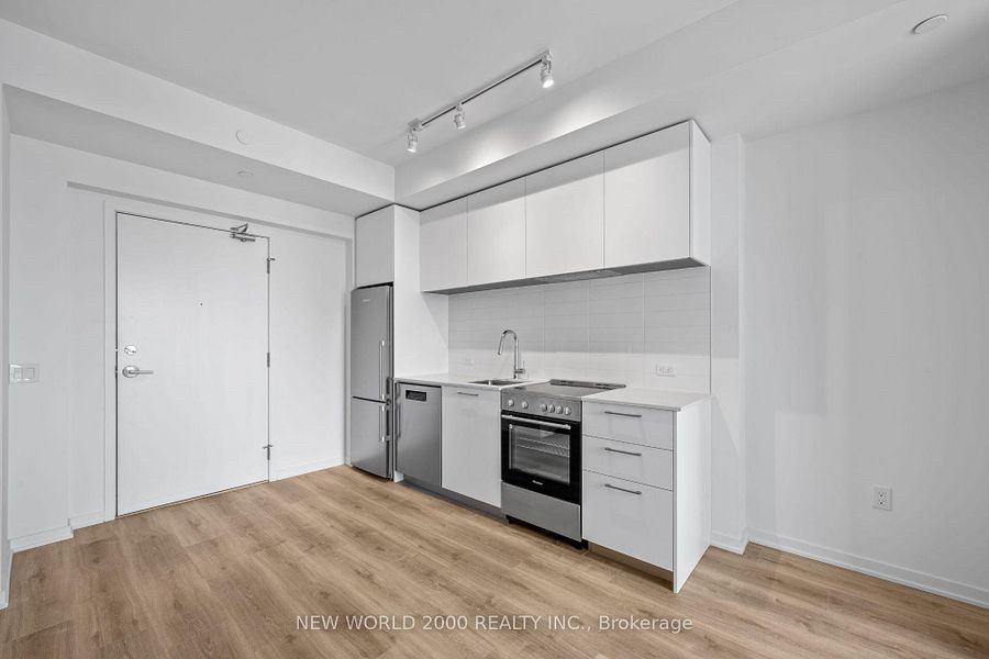 101 Roehampton Ave - Photo 5 of 19