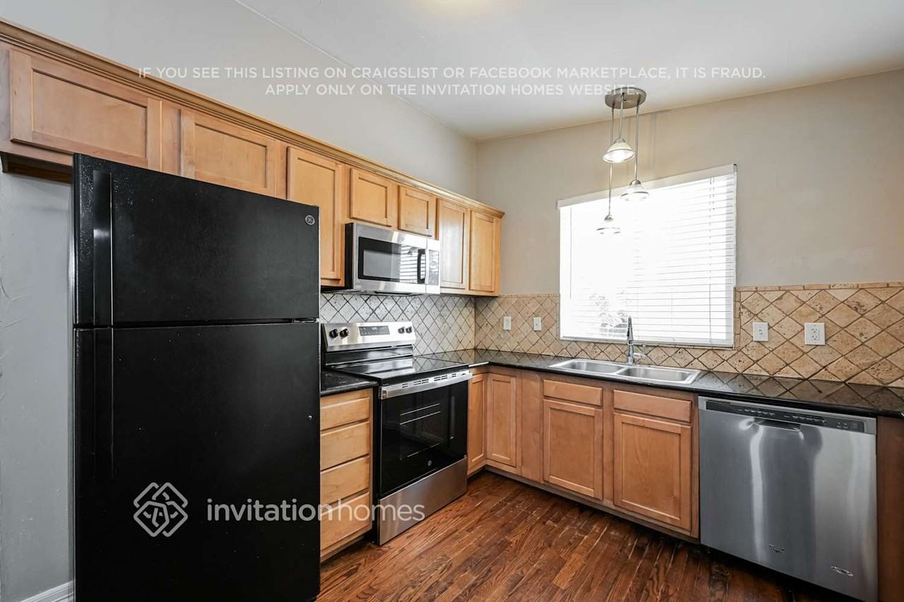 1772 S Genoa Way - Photo 7 of 18