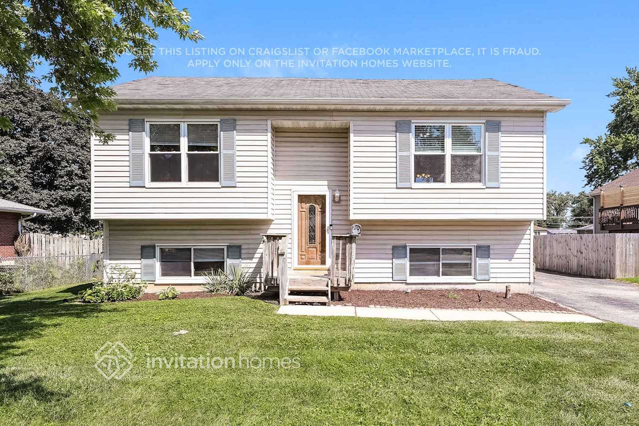 833 N Elmwood Dr