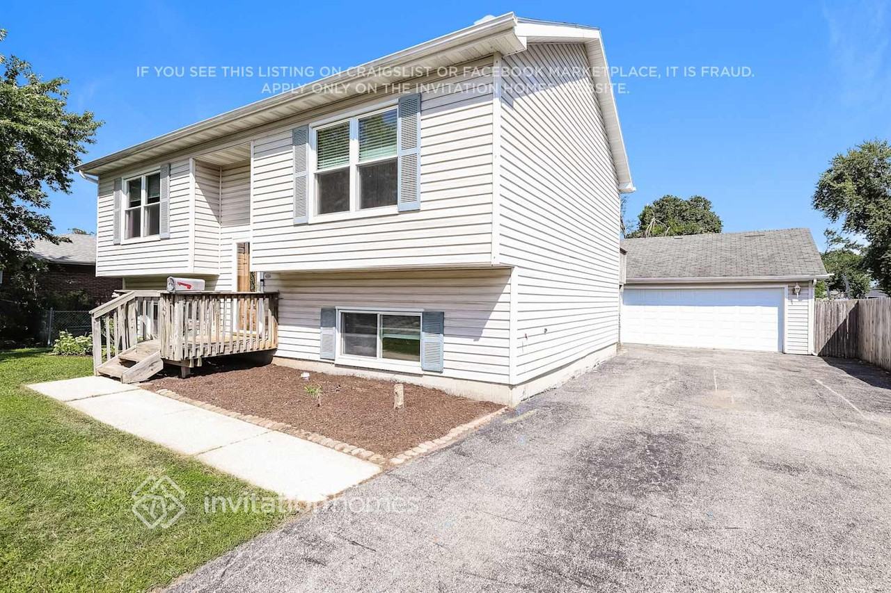 833 N Elmwood Dr - Photo 4 of 18